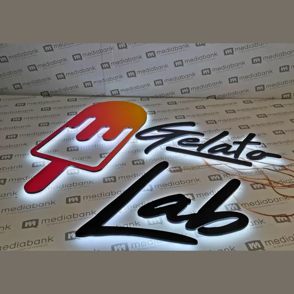 e/1 - Litere volumetrice luminoase cu efect halou GelatoLab.